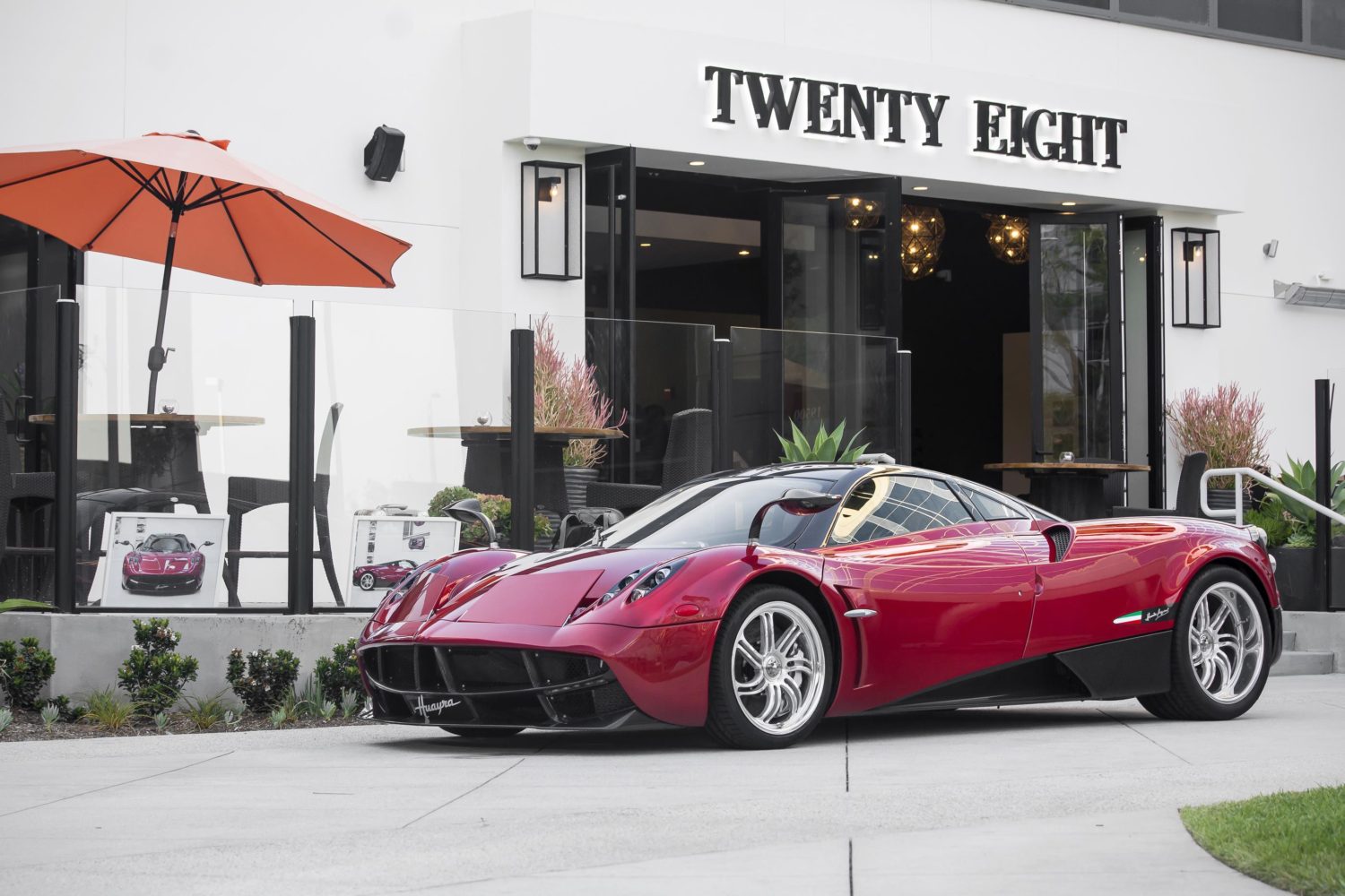 1428556 Pagani Huarya set for Harrys Garage at Concours of Elegance